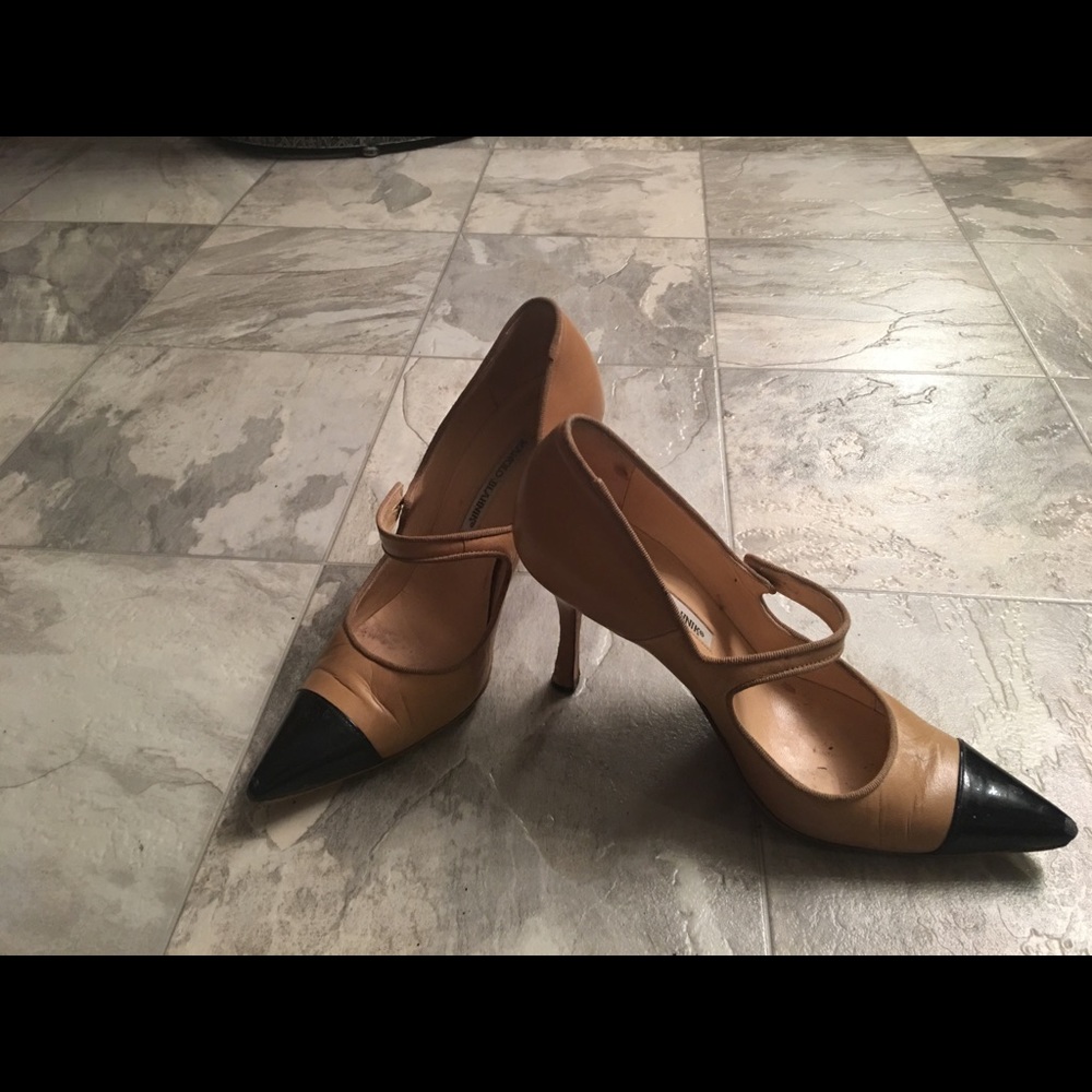 Manolo Blahnik shoes cream/tan and black size 38.5